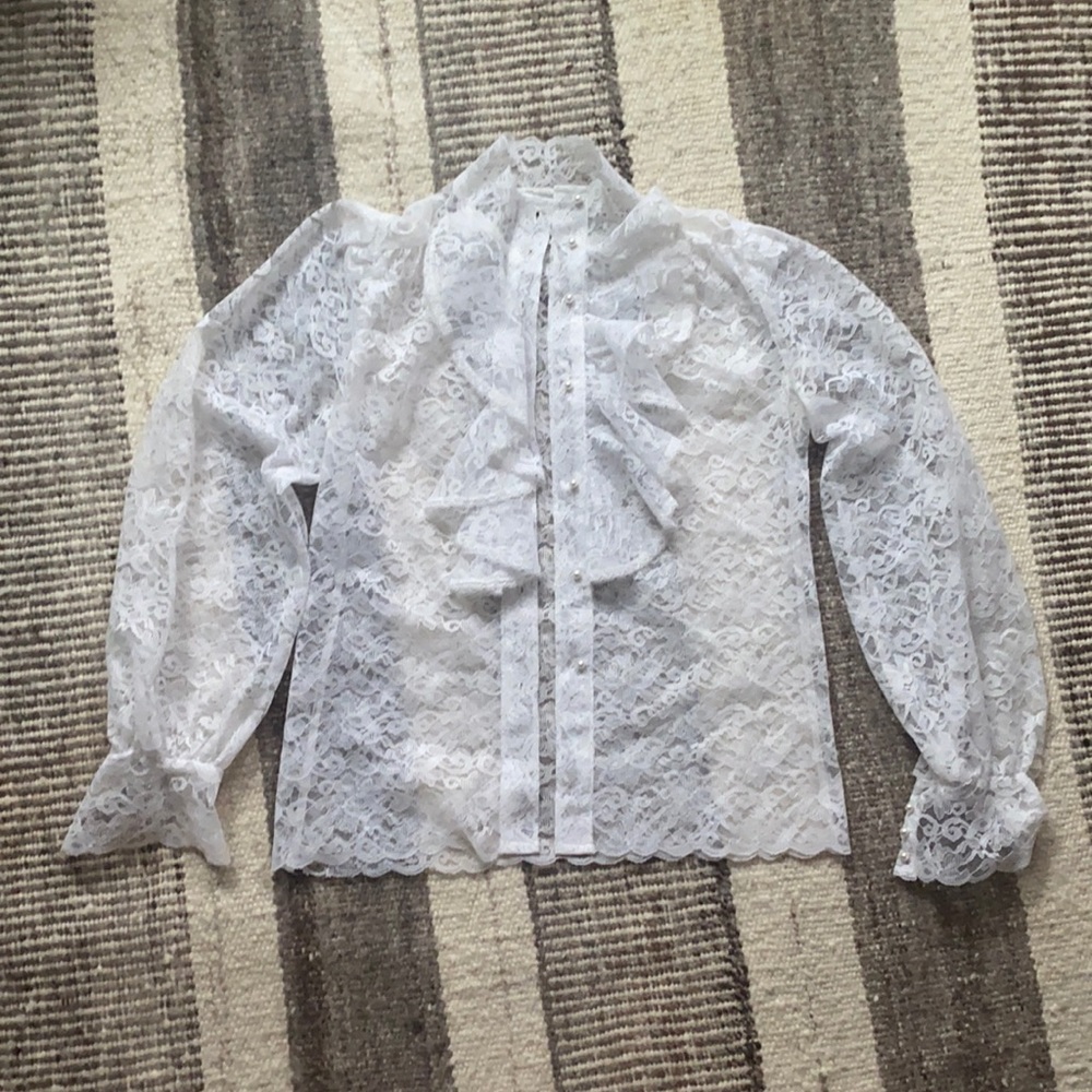 Vintage lace ruffle blouse. Ladies small/medium